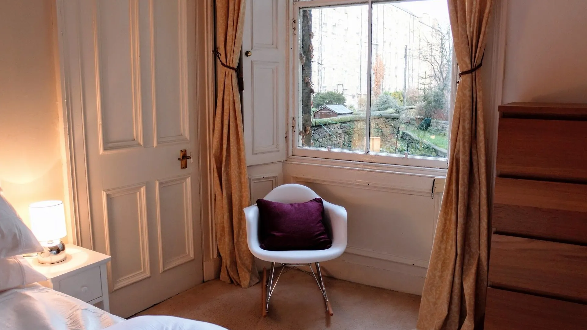 2 Bedroom, 2 Bathroom Apartment In New Town Edinburgh